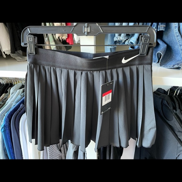 Nike “Victory” Tennis Skirt - Picture 2 of 4